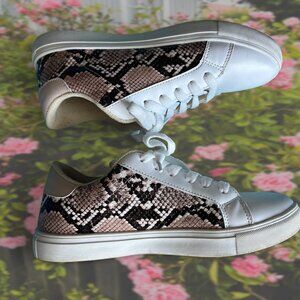 Portland white and pink snake print sneakers - Size 7 womens